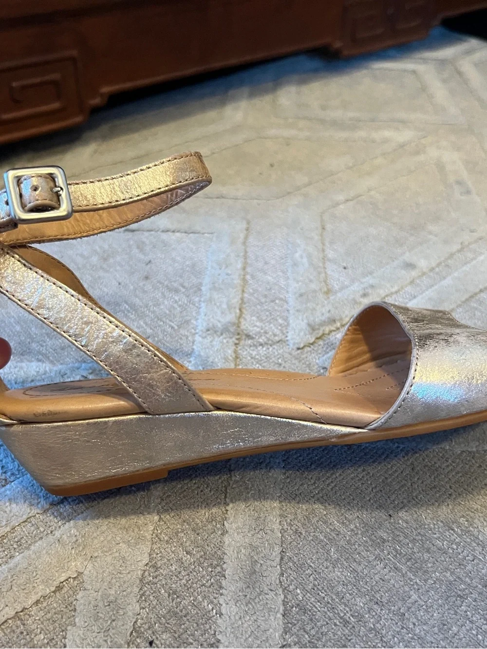 metallic gold low wedge sandal women’s size 8